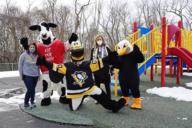 3574307_web1_te-sunrisemascots01-030421