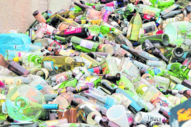 3590490_web1_hj-GlassRecyclingEvent1-100120