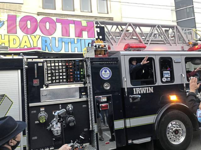 3592670_web1_gtr-Ruth-Shuster-fire-truck-ride