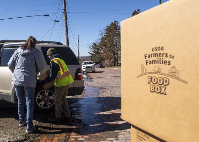 3594102_web1_gtr-lo-fooddistribute004-030321