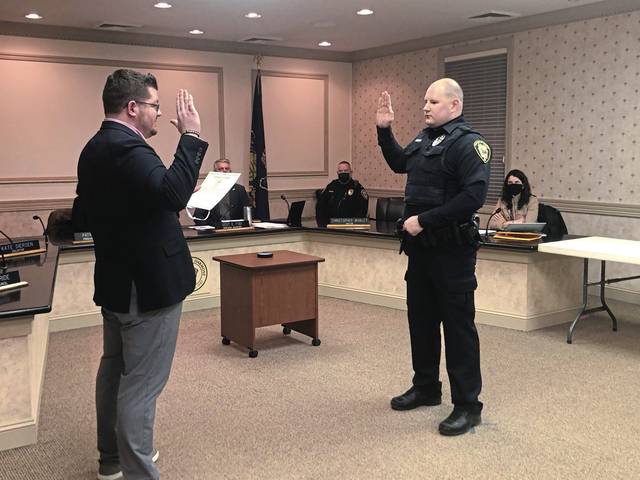 3596945_web1_PAL-OakOfficer-031121