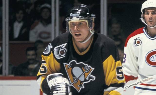 Ulf Samuelsson, of the Pittsburgh Penguins, prepares for a face