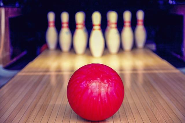 Hempfield bowlers come through in the clutch, claim regional team title