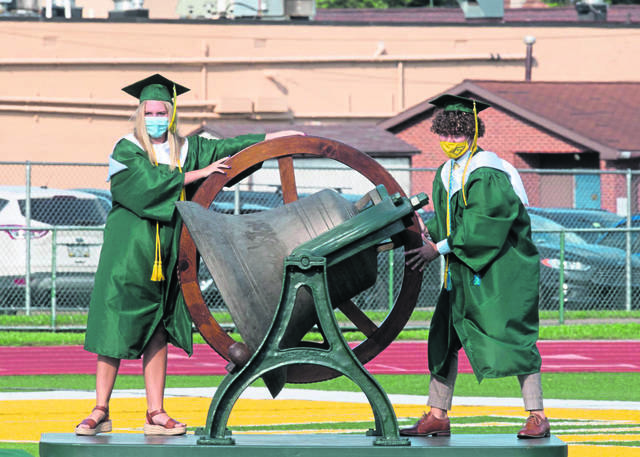 3623101_web1_gtr-lo-PTgraduation005-080120