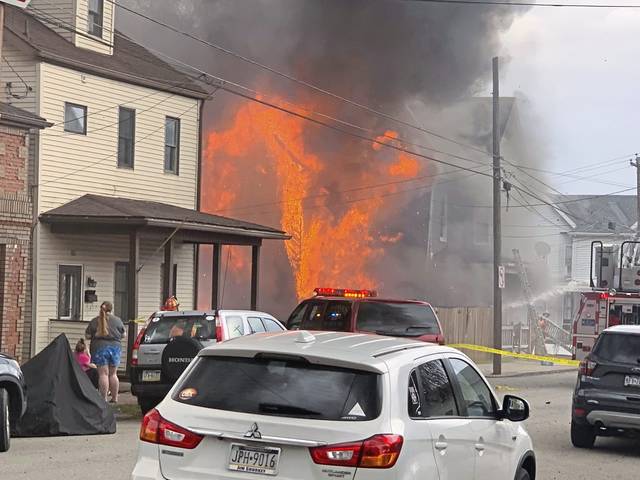 3627201_web1_vnd-tarentumfire031221-4