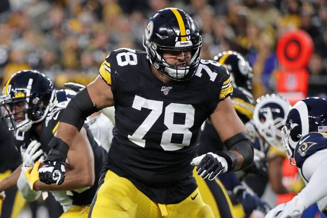 The Steelers Show Up To Support The Penguins (And Alejandro Villanueva  Poured Beer On Himself) - Steelers Depot