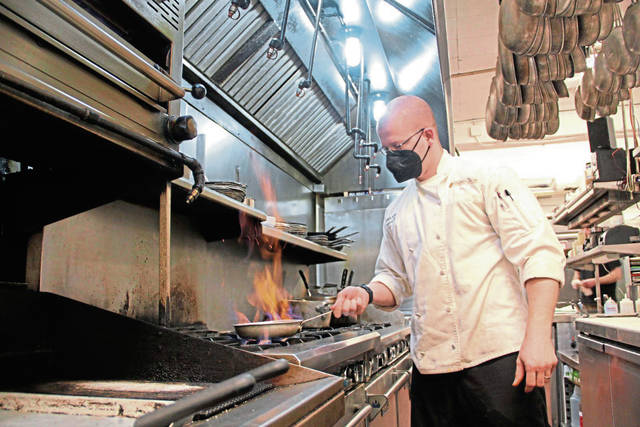 3651467_web1_te-restaurantreax01-032521