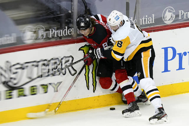 After Devils' Mackenzie Blackwood gets hurt in warmups, Scott Wedgewood  delivers win over Penguins 