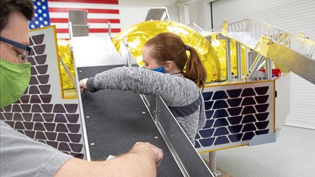 3664448_web1_ptr-lunarlander01-032321