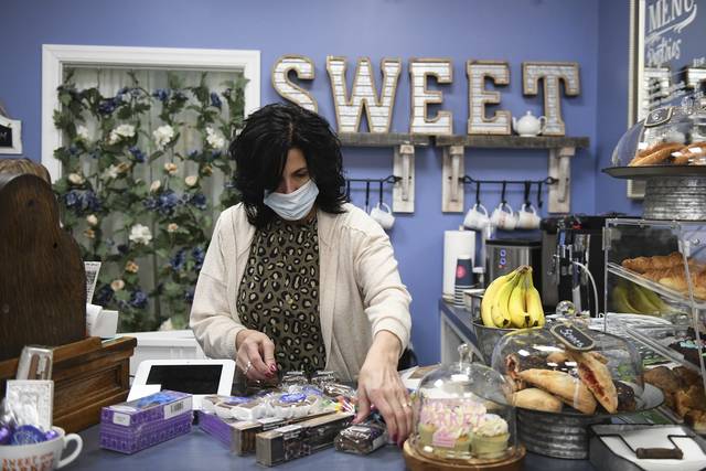 3670929_web1_sew-sweetmarket006-032621