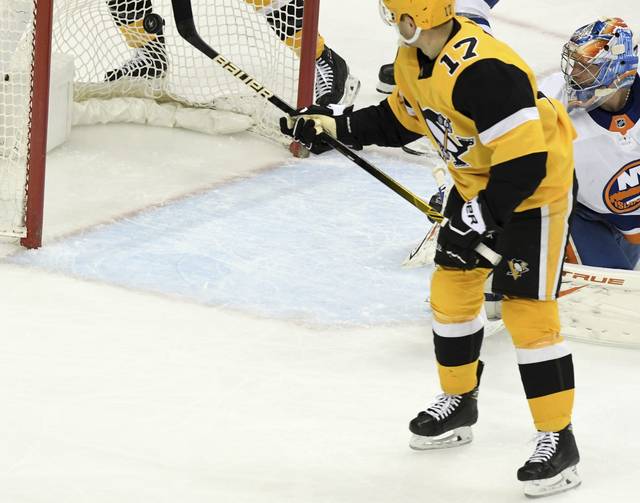 3682367_web1_ptr-Pens-Islanders10-032821