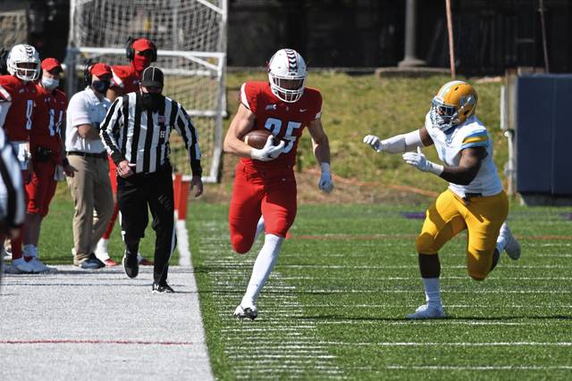 3716608_web1_Duquesne-Owens-Garrett
