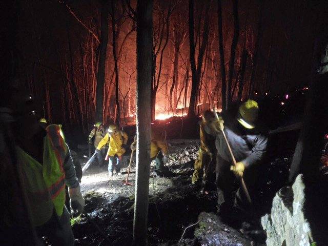 3729097_web1_Ohiopyle-fire