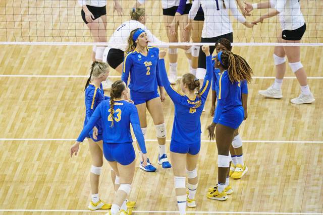 3760206_web1_ptr-Pittvolley08-042021