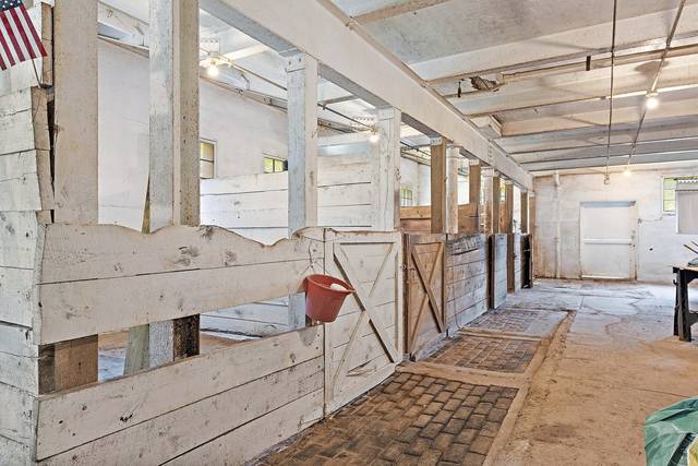 3762844_web1_ptr-barnhouse-7