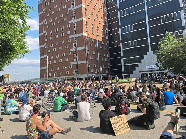 3334299_web1_ProtestDay4-700-060320