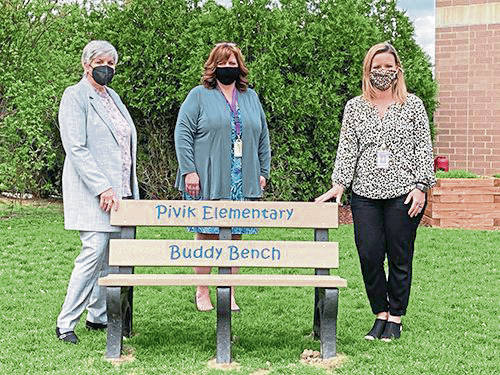 3807094_web1_pivik-buddy-bench-2