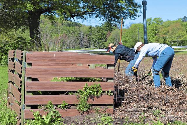 3826588_web1_nj-MasterGardeners6-052021
