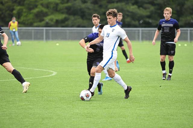 3834150_web1_gtr-PittMSOC03-051121