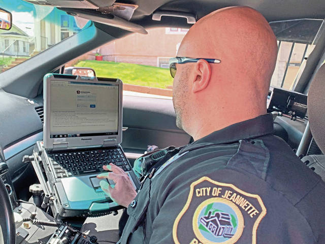 3840503_web1_gtr-jeanpolicecomputers