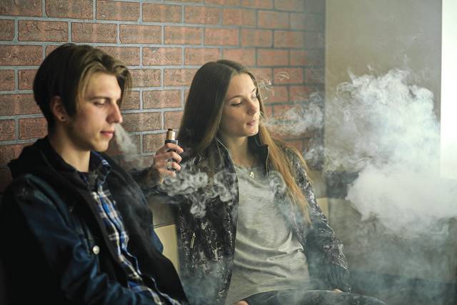 3841111_web1_web-vaping
