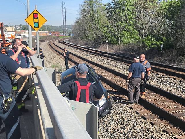3854063_web1_car-with-railing