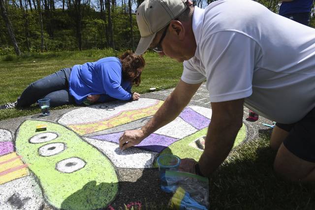 3854306_web1_gtr-walkchalk202-051621