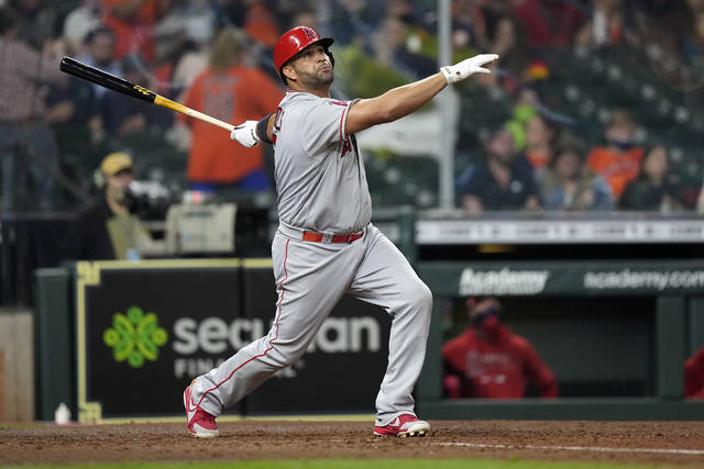 AP: Albert Pujols signing with Los Angeles Dodgers<span class="headline-video">Video <i class="fa-solid fa-circle-play"></i></span>