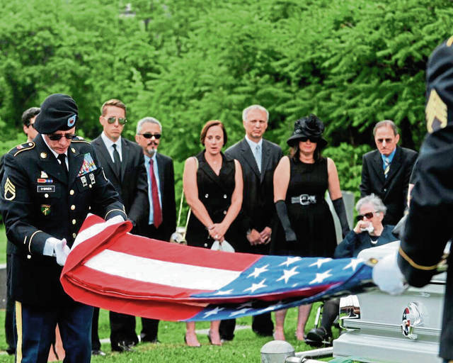 3876387_web1_PTR-MilitaryFuneral-118