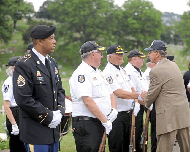 3876387_web1_PTR-MilitaryFuneral-120