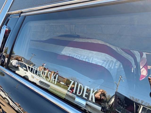 3876387_web1_ptr-militaryfuneral-124