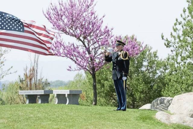 3876387_web1_ptr-militaryfuneral123
