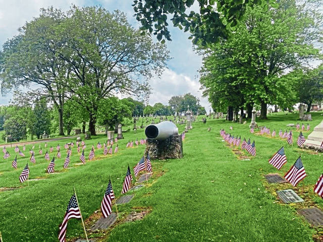 3876387_web1_PTR-MilitaryFuneral128