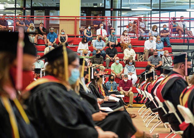 3877176_web1_gtr-lo-setonhillgrad002-052321