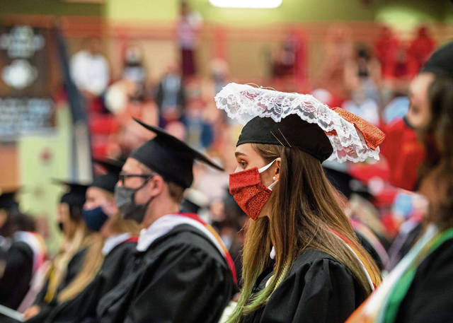 3877176_web1_gtr-lo-setonhillgrad006-052321