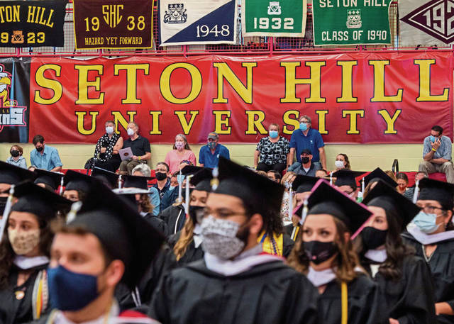 3877176_web1_gtr-lo-setonhillgrad007-052321