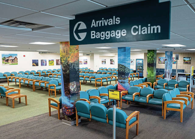 3879689_web1_gtr-AirportTourism011-0525621