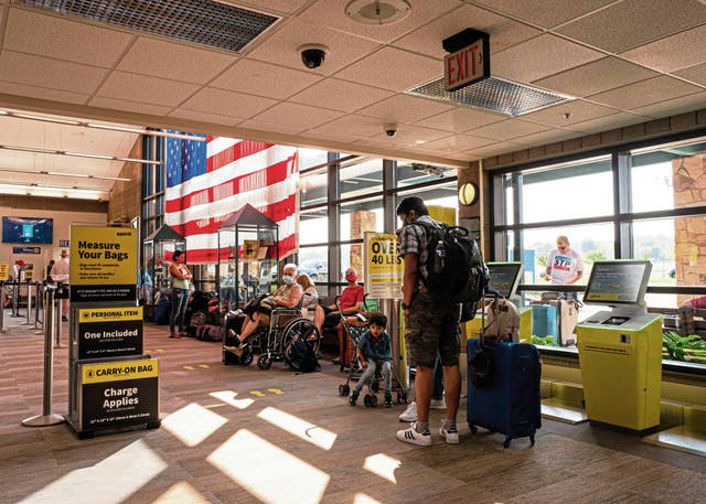 3879689_web1_gtr-AirportTourism020-0525621