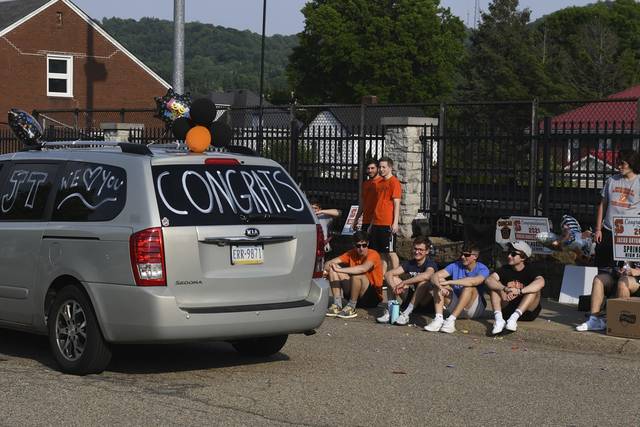 3881209_web1_vnd-lo-SpringdaleParade005-052621
