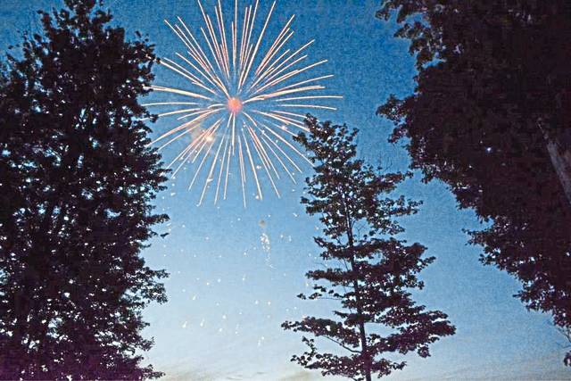 3886772_web1_WEB-fireworks