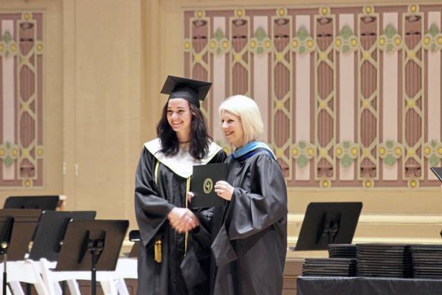 3889240_web1_sew-qvgraduation-060321