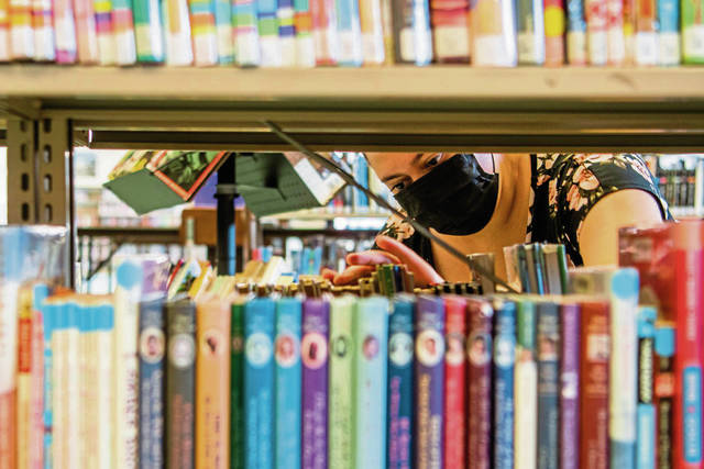 3891071_web1_vnd-LibraryOpen1-052921