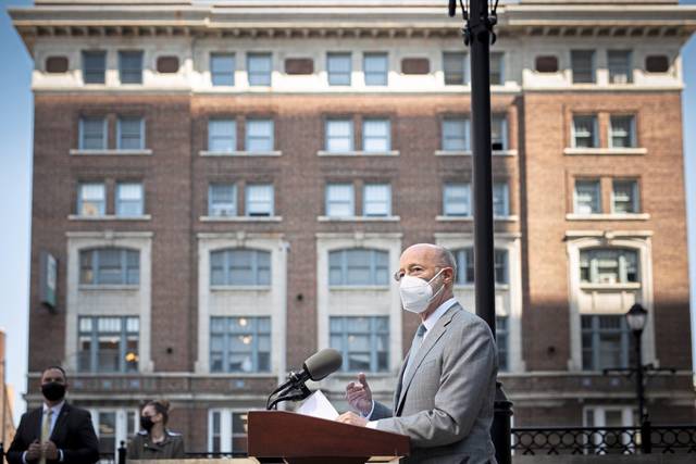 3892156_web1_Tom-Wolf-042621