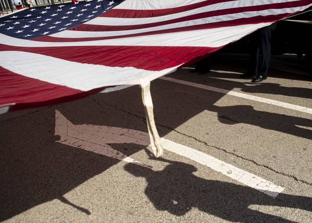3895737_web1_gtr-irwinmemorialparade001-060121