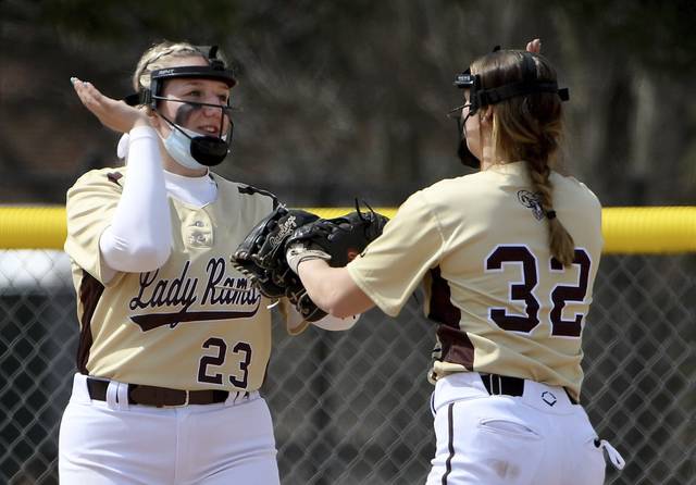 Highlands softball team enjoys rest after beating No. 1 seed