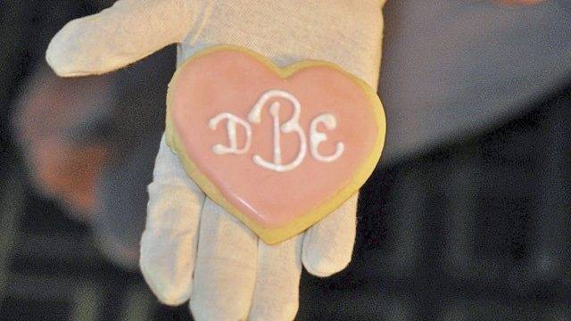 3841131_web1_PTR-WeddingUnique-CookieMonogram