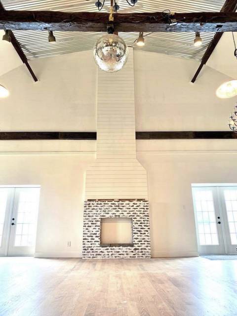 3841131_web1_ptr-weddingunique