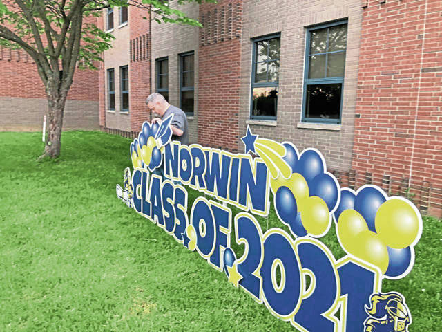 3895144_web1_gtr-NorwinClassof2021sign
