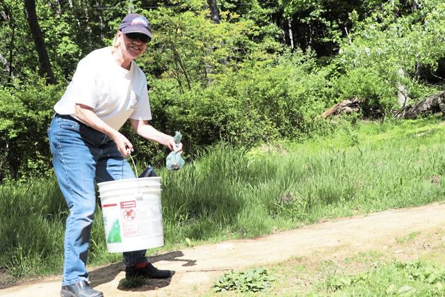3901659_web1_nj-lo-NorthParkCleanup1-061021