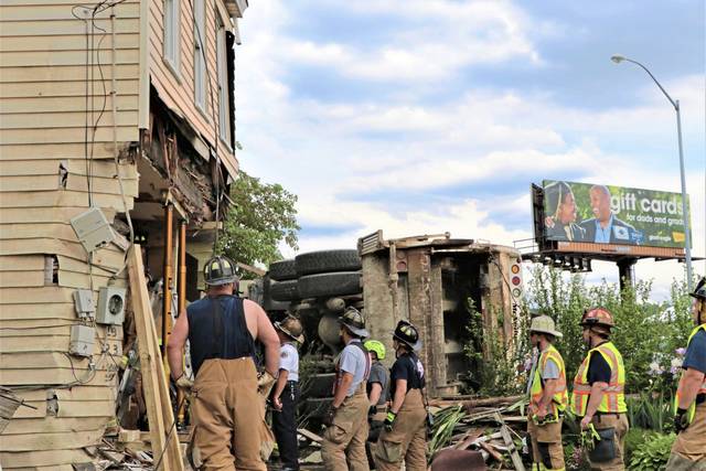 3911505_web1_ptr-TruckHouseWreck1-060221